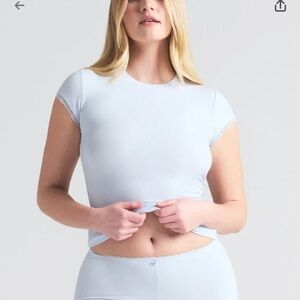 NWT retails 52 Skims soft lounge tee in large